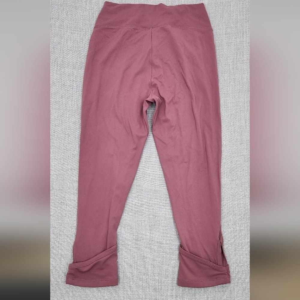 GymShark Burgundy Athletic Capri Cuffed Style Work Out Pants. Medium - Picture 3 of 4